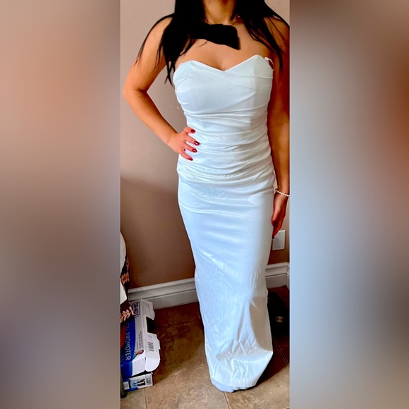 Beautiful long dress - Picture 1 of 2